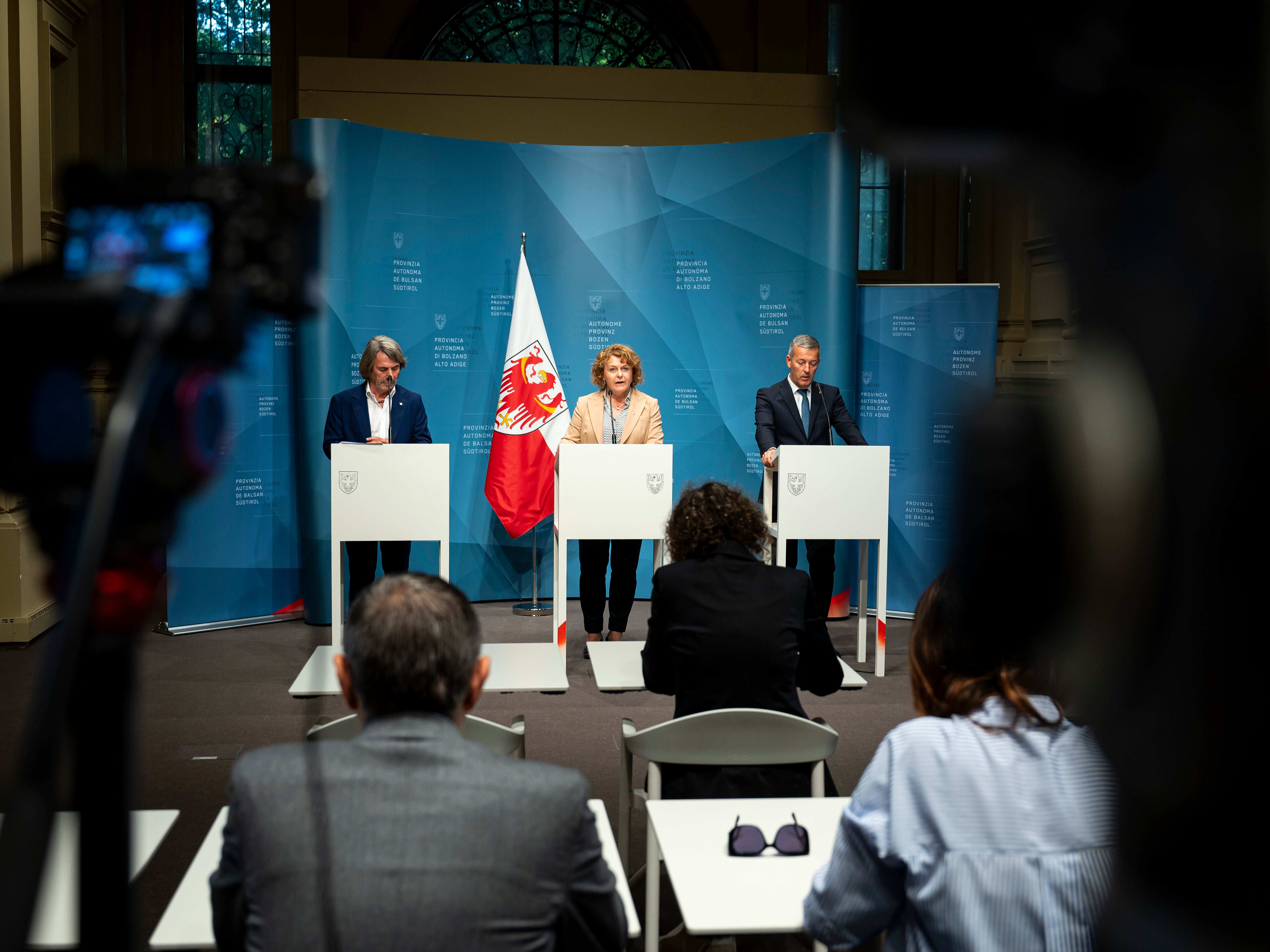 Gli assessori provinciali (da sinistra) Hubert Messner, Rosmarie Pamer e Peter Brunner hanno presentato le deliberazioni più importanti della seduta di Giunta odierna (Foto: USP/Fabio Brucculeri)