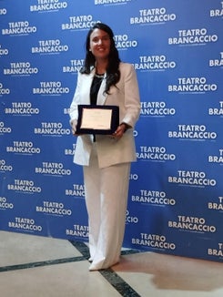 Sara Terzoni, docente del Liceo “Torricelli” di Bolzano, si è imposta nella categoria Scuola superiore con il progetto “CryptoCity”. (Foto: USP)