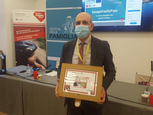 Der Generaldirektor der Familienagentur des Trentino, Luciano Malfer, hat heute über das Erfolgsprojekt EuregioFamilyPass gesprochen. (Foto: LPA Trient)