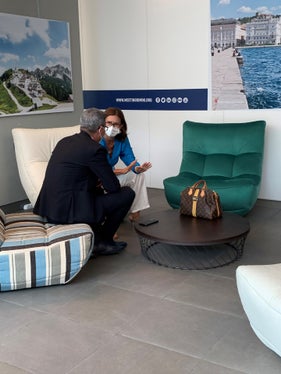 Landeshauptmann Kompatscher im Gespräch mit Ministerin Gelmini (Foto: LPA/Elisa Gentile) 