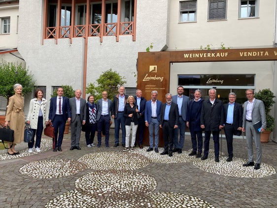 L'assessore Schuler nel corso del recente incontro a Laimburg con i rappresentanti del settore turistico (Foto: ASP/Noemi Prinoth)