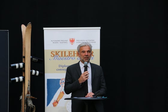 L'assessore Schuler: Istruttori preparati che rappresentano l'Alto Adige come destinazione del turismo invernale figure indispensabili per la loro supervisione e formazione professionale. (Foto: ASP/Noemi Prinoth)