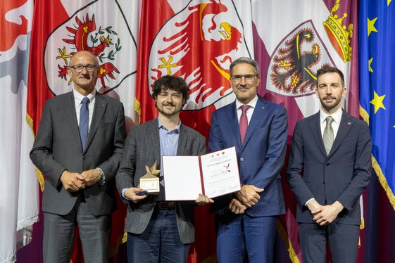 La premiazione di&nbsp;Julian Nikolaus Rensi, Südtiroler Hochschülerschaft, Südtiroler Jugendring&nbsp;(Foto: Land Tirol/Die Fotografen)