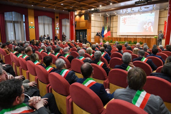 Sala “Maria Ida Viglino” del Palazzo della Regione di Aosta gremita per le celebrazioni del 79° anniversario dell’Autonomia e del 77° anniversario dello Statuto di autonomia della Regione Valle d’Aosta. (Foto: Ufficio stampa Regione autonoma Valle d'Aosta)