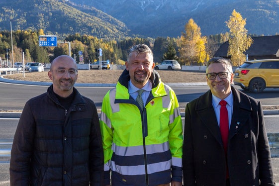 Nella foto, (da sinistra a destra) il sindaco di Rasun-Anterselva, Thomas Schuster, il vicepresidente della Provincia autonoma di Bolzano e assessore alle Infrastrutture, Daniel Alfreider, e il presidente della Comunità comprensoriale Valle Pusteria, Robert Alexander Steger. (Foto: USP/Imprexa/Aldo Menestrina)