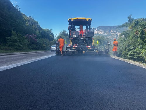 53 neue Fahrzeuge und Spezialgeräte sowie 58 Fahrzeuge im Eintausch sieht das Ankaufsprogramm 2026 des Straßendienstes vor. Im Bild ein Fahrzeug des Straßendienstes, das erst vor wenigen Jahren in Dienst gestellt wurde, ähnliche Modelle werden angekauft. (Foto: LPA/Straßendienst)