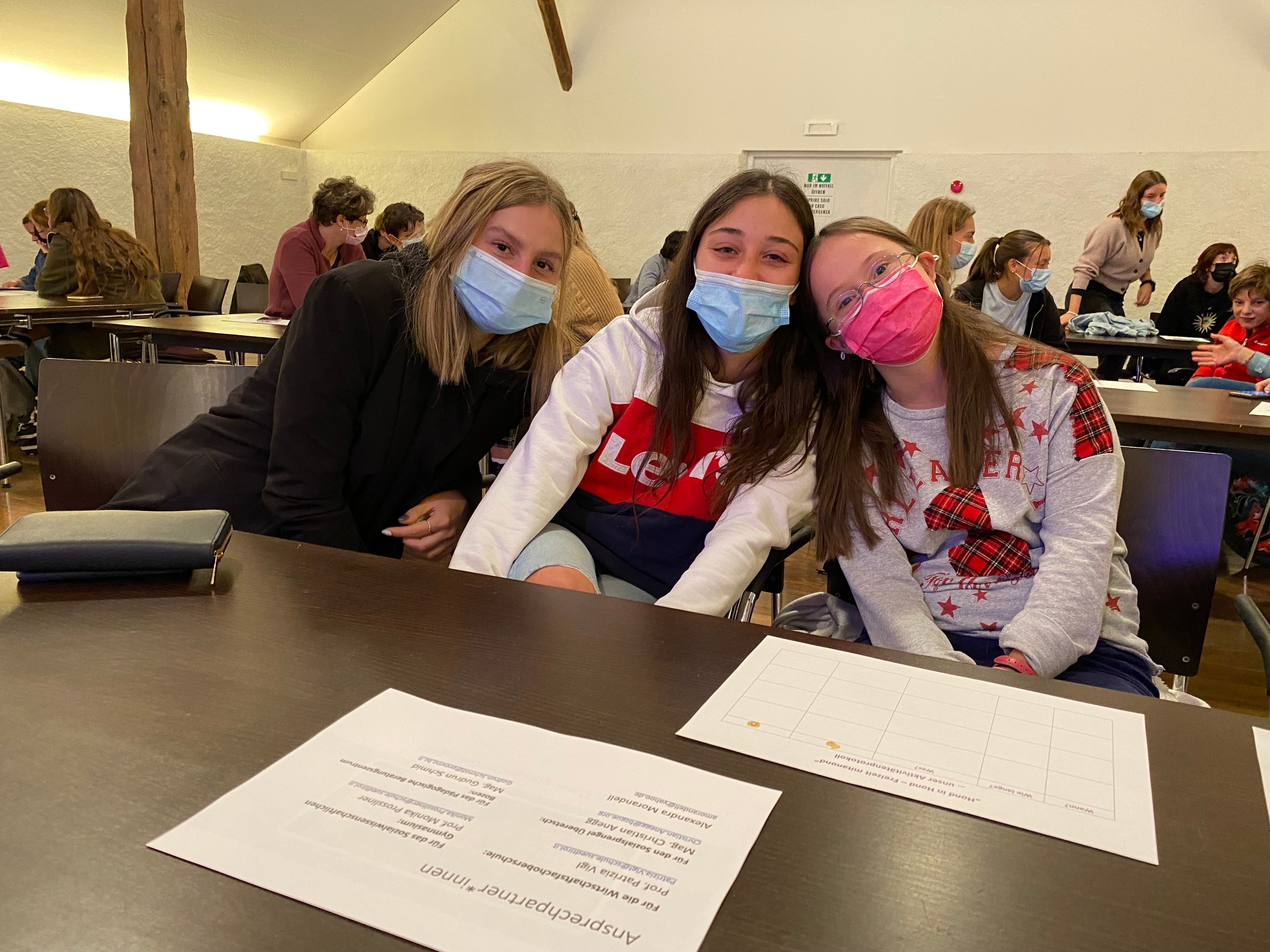 Erstmals fand heuer das Integrationsprojekt Hond-in-Hond, Freizeit mitanond im Überetsch statt: Oberschüler, Oberschülerinnen und junge Menschen mit Beeinträchtigung verbrachten Freizeit gemeinsam. (Foto: LPA/Deutsche Bildungsdirektion)