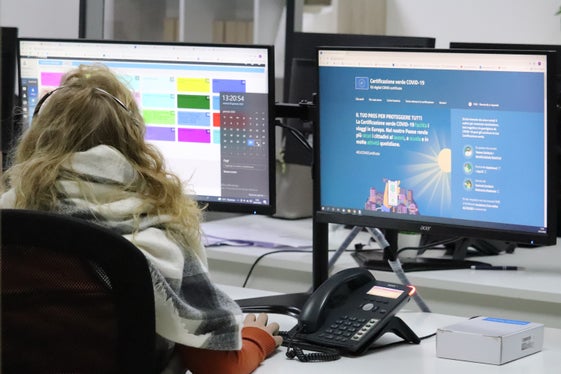 Tante le domande sul Green Pass fra quelle che ogni giorno ricevono una risposta dal Telefono del cittadino grazie ai suoi operatori. (Foto: ASP/Maja Clara)