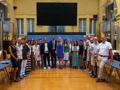 Foto di gruppo al termine della firma del primo accordo stralcio del contratto d'intercomparto (Foto: F. Brucculeri)