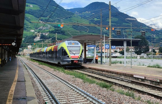 Dal 12 al 18 agosto tra Bressanone e Brennero è stato previsto un periodo di sospensione al traffico ferroviario per effettuare lavori sulla linea ed è stato previsto un servizio autobus sostitutivo con la linea B100. (Foto: USP/Alessandro Veronesi)