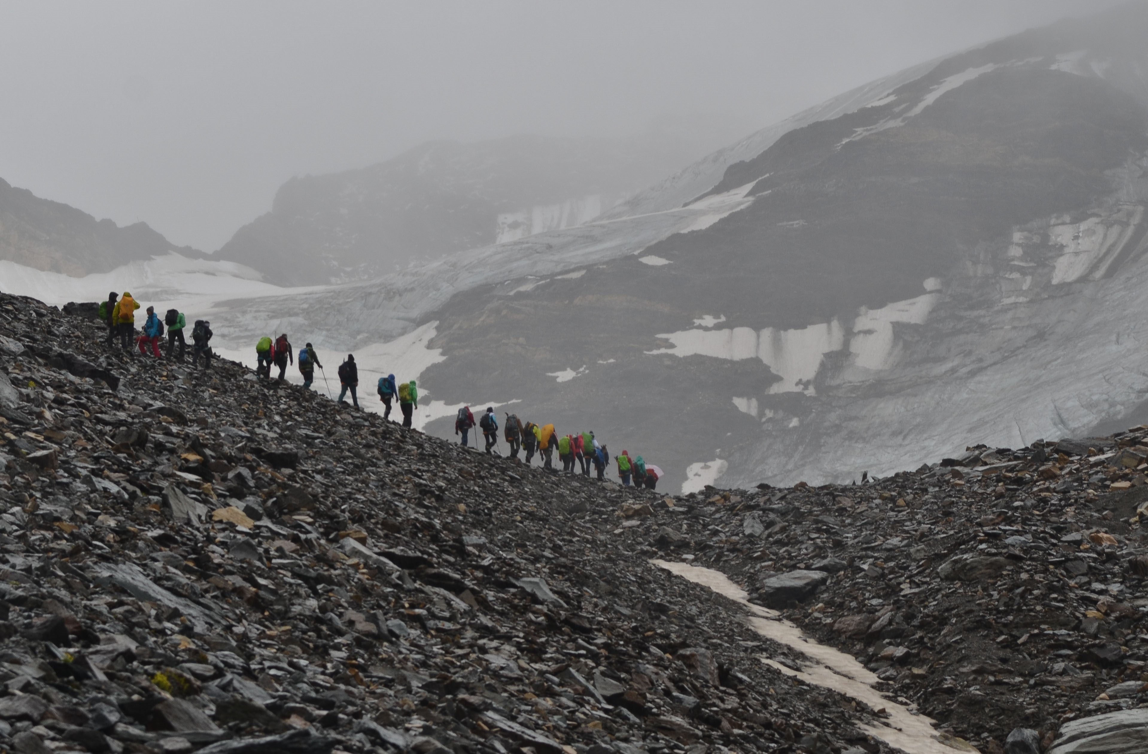 Escurscion su l camp de dlaciologia sun l Jëuf de Stilfs. (Foto: USP/Christian Aspmair)