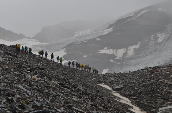 Escurscion su l camp de dlaciologia sun l Jëuf de Stilfs. (Foto: USP/Christian Aspmair)