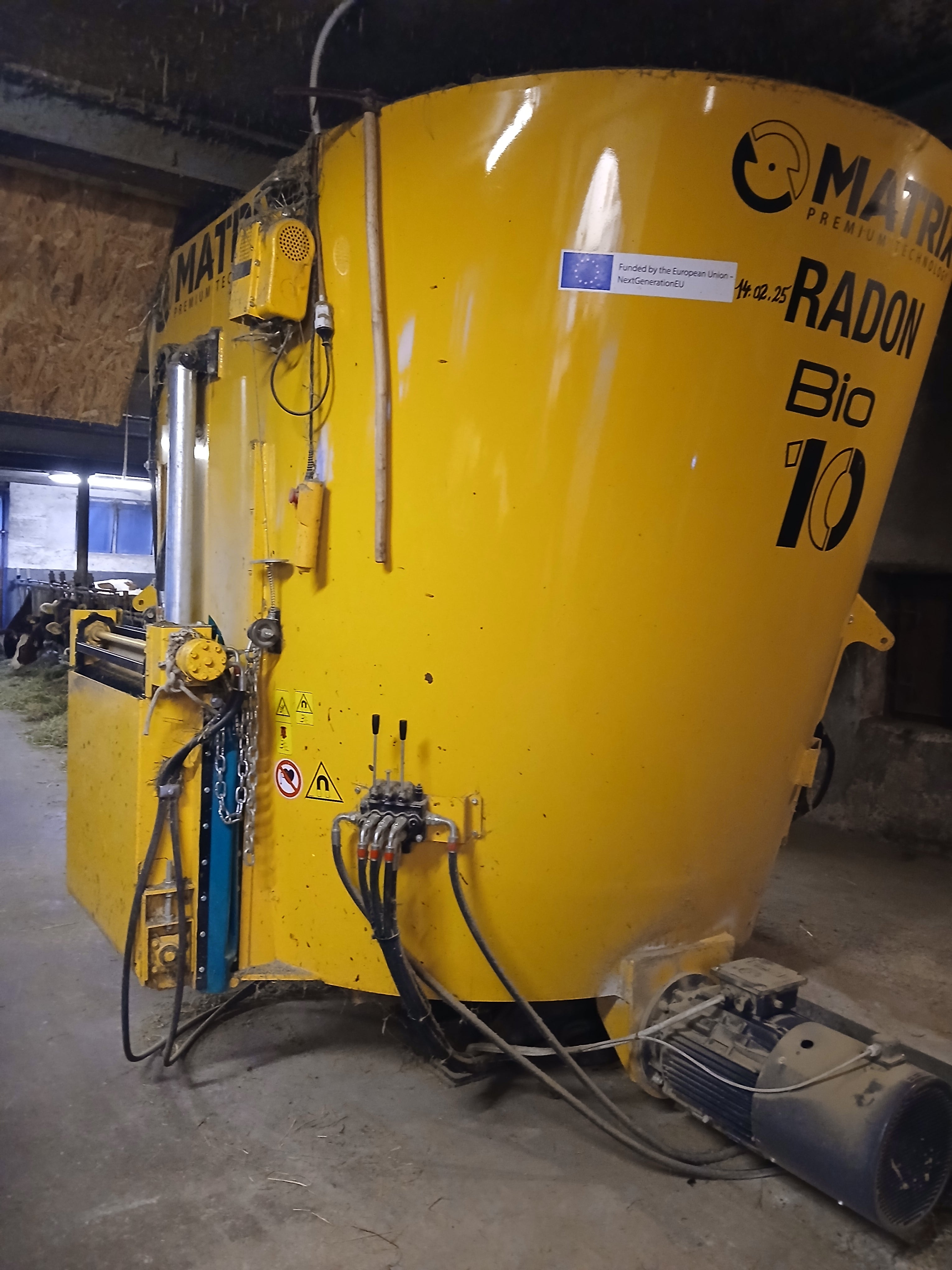 I sistemi di alimentazione (uno dei quali nella foto) saranno introdotti come nuove macchine ammissibili in seguito alla decisione della Giunta provinciale. (Foto: USP/Ufficio Meccanizzazione agricola e produzione biologica)