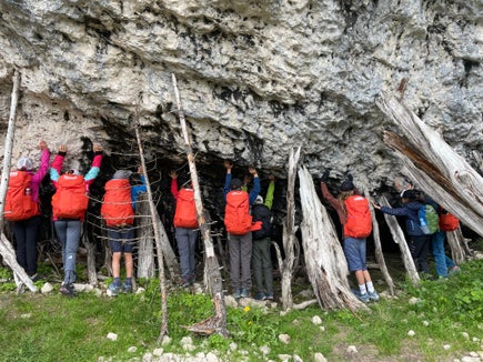 Das Projekt „Junior Ranger Naturparks Südtirol“ gibt es auch im Sommer 2026 wieder: Dabei lernen Kinder den Umgang mit der Natur und die Sicherheit am Berg kennen. (Foto: LPA/Landesamt für Natur)
