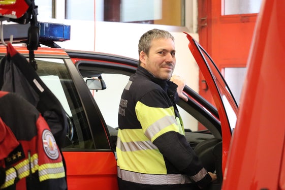 Die Berufsfeuerwehr sucht über einen öffentlichen Ausbildungswettbewerb einen Ingenieur oder eine Ingenieurin; derzeit sind zwei Ingenieure und eine Ingenieurin bei der Berufsfeuerwehr tätig, Andrea Lazzarotto ist einer von ihnen. (Foto: LPA/Maja Clara)