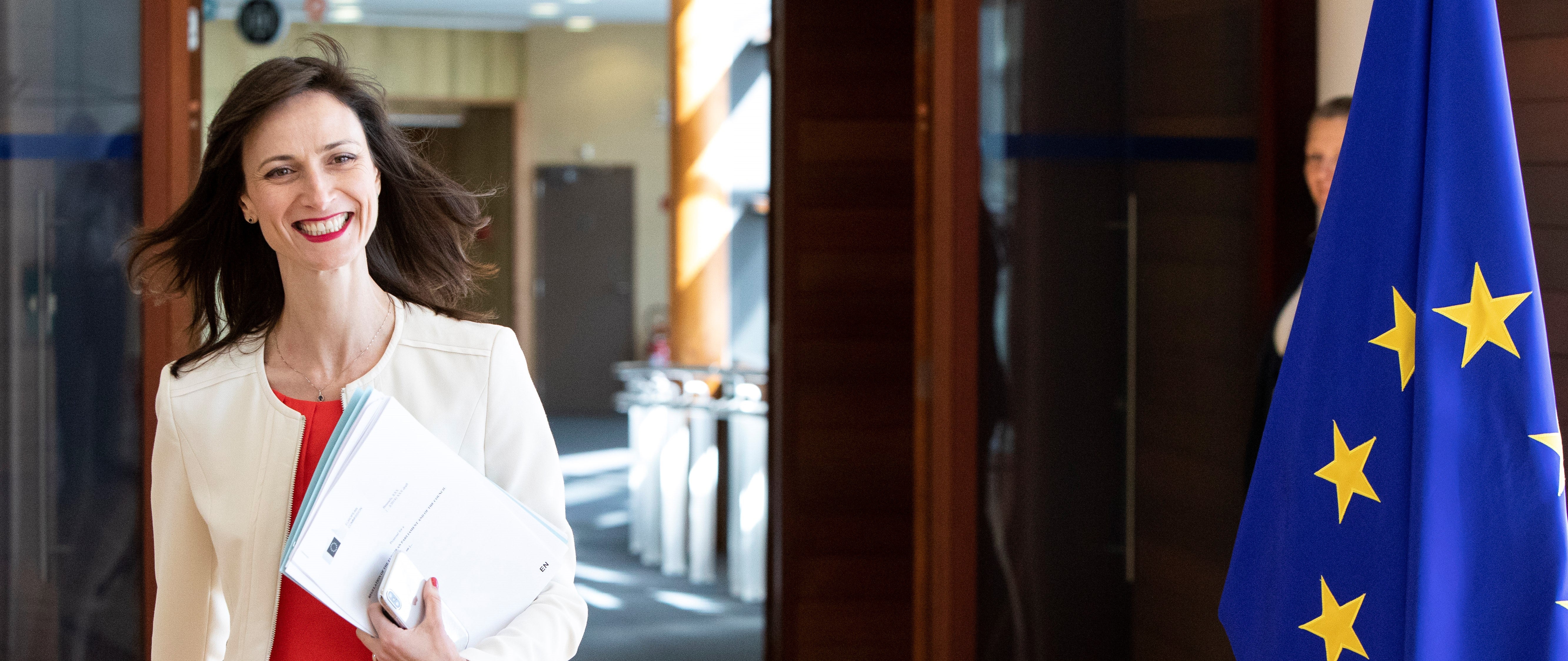 La commissaria europea Gabriel ed il presidente Kompatscher concordi sull'importanza della sostenibilità e dell'innovazione nelle zone rurali. Accordo per uno scambio di esperienze (Foto: Commissione Europea/Lukasz Kobus)