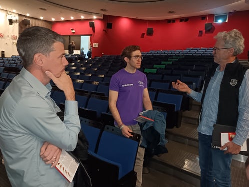 Mitglieder des Jurorenteams Aaron Andreis vom NOI Techpark, Christoph Hasler vom Spieleverein Dinx, Tischler Harald Laimer bewerteten die Projekte. (Foto: LPA/Christian Blaas)