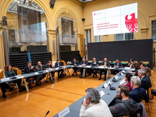 Die gemeinsame Sitzung dient als Grundlage für eine engere Zusammenarbeit der drei Beiräte. Geplant ist, den Austausch regelmäßig fortzuführen und gemeinsame Anliegen künftig verstärkt miteinander abzustimmen. (Foto: LPA/Fabio Brucculeri)