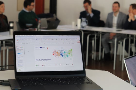 Evento ufficiale di lancio: il futuro digitale delle tre lingue minoritarie retoromanze, il ladino in Alto Adige, il romancio nei Grigioni e il friulano in Friuli, sarà promosso dal progetto di cooperazione transfrontaliera Interreg DIGI-RLF. (Foto: USP/Maja Clara)