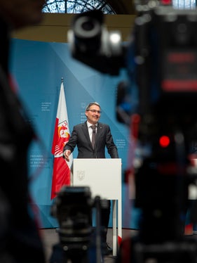 Arno Kompatscher, presidente della Provincia ed assessore alla salute, nel corso della conferenza stampa odierna (Foto: ASP/Fabio Brucculeri) 