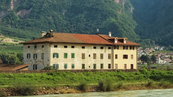 La stazione doganale al porto fluviale nel Comune di Bronzolo verrà sottoposta a vincolo di tutela storico-artistica (Foto: ASP/David Kruk)