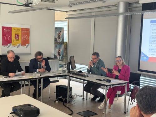 Andrea Baiardo (secondo da destra) ha presentato alla Commissione provinciale per l'impiego uno studio della Fondazione Nord Est. (foto: USP/Theodora Huber)