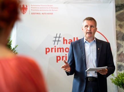 Gli investimenti nella foresta e nel territorio rurale sono il nostro compito fondamentale per il futuro, ha dichiarato l’assessore provinciale Luis Walcher riferendosi alla seconda parte delle sue competenze. (Foto: USP/Fabio Brucculeri)