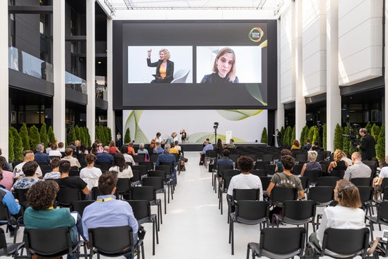 Die Stadtplanerin und Forscherin Leonora Grcheva unterstrich in einer Videozuschaltung, dass die Gesellschaft vom Wohlergehen zu einem weiter gefassten Wohlfahrtskonzept kommen müsse. (Foto: ASP/Tiberio Sorvillo) 