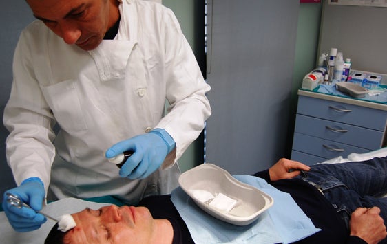 Neuausrichtung der Intramoenia-Leistungen: Landesrat Hubert Messner legt dabei einen besonderen Schwerpunkt auf die Verringerung von Wartezeiten. (Foto: Südtiroler Sanitätsbetrieb)