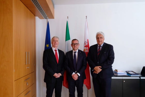 Da sinistra l'incaricato del Governo austriaco Karl Prummer, l'assessore provinciale Christian Bianchi e il console generale d'Austria a Milano Wolfgang-Lukas Strohmayer. (Foto: ASP/Gianluca Crocco)