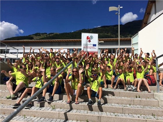 Südtirol ist in diesem Sommer Gastgeber des Euregio Sport Camps für sportbegeisterte Jugendliche der Jahrgänge 2009 bis 2011. Es findet vom 15. bis 22. Juli in Mals im Vinschgau statt. Im Bild die Sport-Camp-Jugendlichen des Vorjahres (Foto: Euregio)