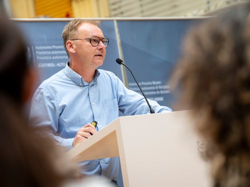 Per Matthias Oberbacher, i dati evidenziano l’importanza dell’immigrazione per l’economia altoatesina: Ormai in ogni settore sono presenti lavoratori stranieri. Se questa quota, pari a circa l’11 per cento, venisse a mancare, si creerebbe un grande vuoto. (Foto: USP/Fabio Brucculeri)