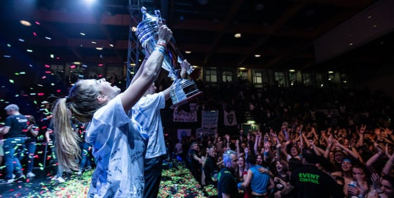 L'edizione 2026 è alle porte. Per un intero mese (a breve ci sarà il kick-off ufficiale) oltre 750 ragazze e ragazzi provenienti da 15 istituti scolastici della provincia si misureranno in diverse discipline artistiche, performative e culturali al Festival Studentesco. (Foto: Artist Club/La foto può essere utilizzata solo nel contesto di questo comunicato stampa)