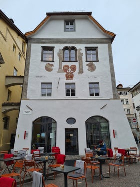 Casa della Pesa, sede degli uffici dell'Euregio della Provincia autonoma di Bolzano. Gli uffici restano aperti al pubblico il 29 e 30 dicembre, il 2 e il 5 gennaio 2026. (Foto: Euregio)