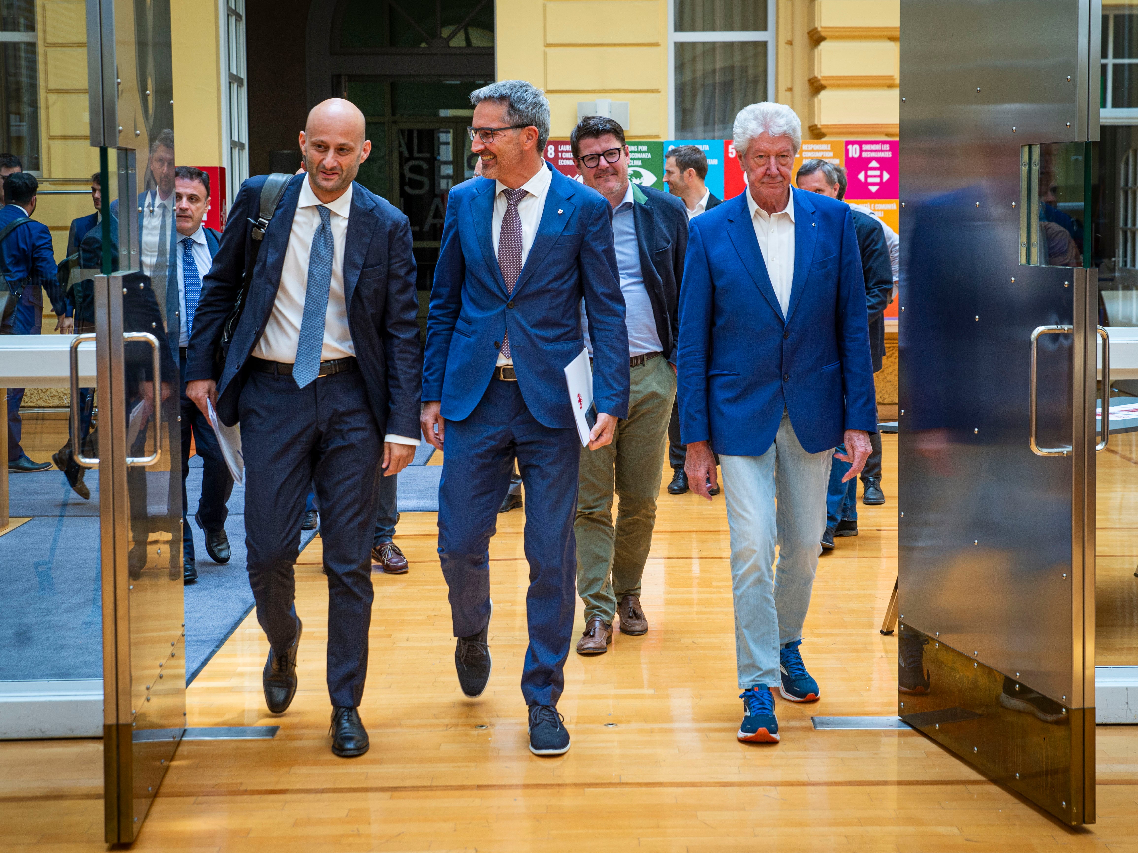 Un progetto concreto e condiviso. Nella foto (da sinistra) l'amministratore delegato di RFI Gianpiero Strisciuglio, il presidente altoatesino, Arno Kompatscher, e il sindaco di Bolzano, Renzo Caramaschi, hanno presentato oggi il programma di rigenerazione dell’Areale ferroviario di Bolzano. (Foto: ASP/Fabio Brucculeri)    