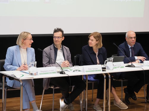 Da sinistra: l'assessora provinciale all'Europa Magdalena Amhof, il vicedirettore della Ripartizione Europa Peter Paul Gamper, la direttrice della Ripartizione Europa Martha Gärber e il rappresentante della Direzione generale REGIO della Commissione europea, Andrea Murgia. (Foto: USP/Ursula Pirchstaller)