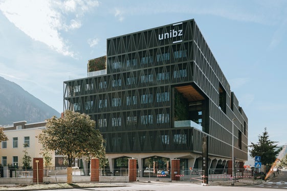 In Bozen Süd, auf dem Gelände des NOI Techpark, wurde die neue Fakultät für Ingenieurwesen der Freien Universität Bozen eröffnet. (Foto: LPA/NOI Techpark/Daniele Fiorentino)