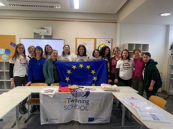 Osservare il lavoro di altri docenti, calarsi in contesti internazionali per approfondire competenze relative a plurilinguismo, inclusione e innovazione. Questo l'obiettivo del progetto Erasmus + al quale ha preso parte una delegazione di insegnanti dell'istituto comprensivo Bolzano VI, che hanno visitato tre diverse scuole della Germania: l'Einstein Gymnasium e la Finow Grundschule a Berlino e il Neue Ganztagsschule a Potsdam. (Foto: USP)