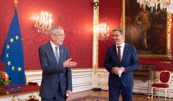 Österreichs Bundespräsident Van der Bellen (l.) und LH Kompatscher bei einem Treffen in Wien am 6. Juli 2021 (Foto: Carina Karlovits/HBF)