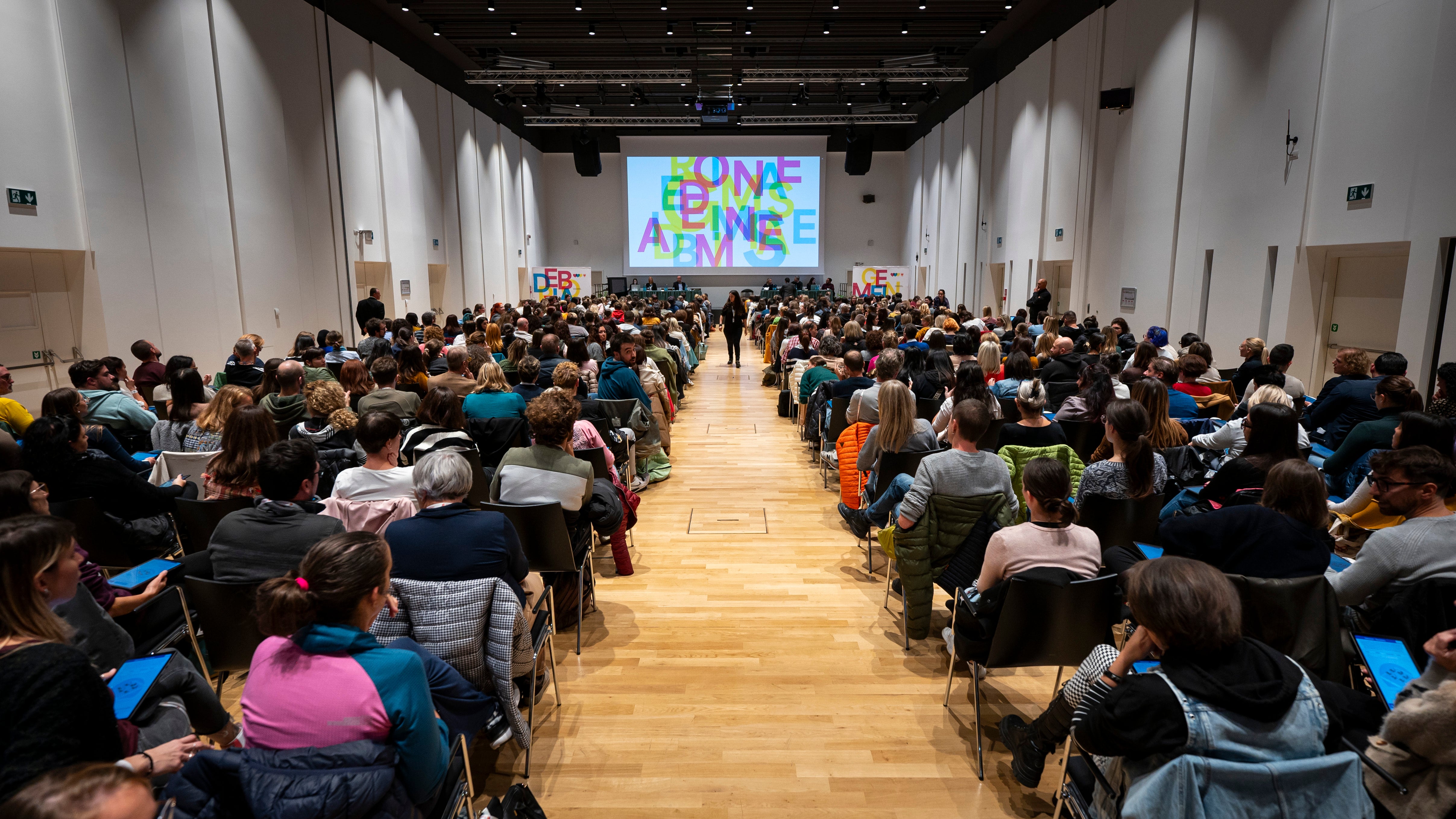 Oggi a Bolzano il concorso per 127 posti nell'amministrazione provinciale: 463 i partecipanti (Foto: USP/Fabio Brucculeri) 