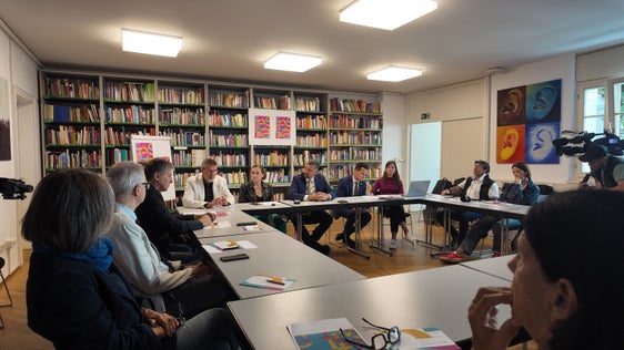 Te na cunferënza stampa à l'Assessëur Provinziel per l’Istruzion y la Cultura ladina, Daniel Alfreider, y l diretëur dl’Intendënza y Cultura ladina, André Comploi, deberieda cun l team de urganisazion – Nadia Moling, Carlo Suani y Sofia Stuflesser – prejentà i details dl "Di dla Cultura Ladina". (foto: USP)