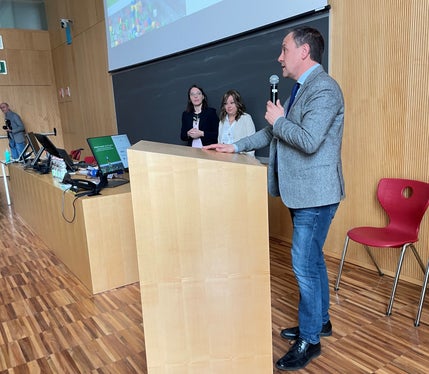 Umweltlandesrat Vettorato: Ressourcen in die Verbesserung der Luftqualität in den Klassenzimmern zu investieren, bedeutet, Lehrenden und Studierenden ein möglichst gesundes Lehr- und Lernumfeld zu garantieren. (Foto: LPA/Landesagentur für Umwelt und Klimaschutz) 