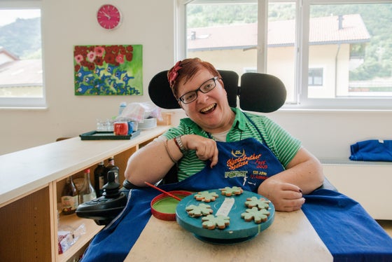 I bambini e i giovani con disabilità e le loro famiglie hanno accesso a una serie di prestazioni e servizi che li sostengono e li accompagnano nella loro vita quotidiana. (Foto: USP/Claudia Corrent)