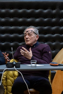 Al tavolo nel cortile interno di Palazzo Widmann: Giuseppe Pelella (UILM UIL SGK). (Foto: USP/Lucia Rose Buffa) 