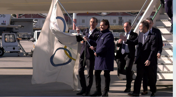 Il vessillo olimpico giunto in Italia inaugura ufficialmente l'avventura di Milano-Cortina 2026 (Foto ASP)