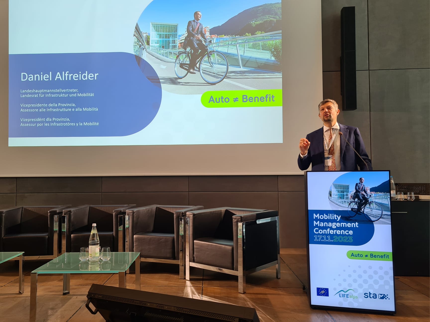 Jeder Südtiroler Betrieb sollte überlegen, wie Verkehrsströme nachhaltig und effizient gesteuert werden können, sagte Mobilitätslandesrat Daniel Alfreider bei der Tagung Auto≠Benefit . (Foto: STA/Delvai)