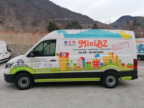 Lo Spielbus offre una varietà di giochi ma anche laboratori creativi dedicati ai più piccoli. (Foto: VKE)