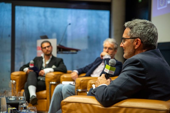 Il presidente della Provincia Arno Kompatscher nel corso della tavola rotonda (Foto: ASP/Fabio Brucculeri)