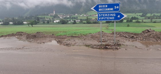 Problemi e disagi si sono registrati anche nelle strade della Val Pusteria. (Foto: Ufficio Sistemazione bacini montani nord)