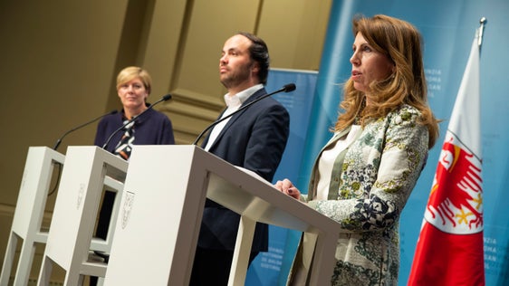 Die Pressekonferenz zur neuen Förderschiene für Unternehmerinnen im Landespressesaal (Foto: LPA/Fabio Brucculeri)